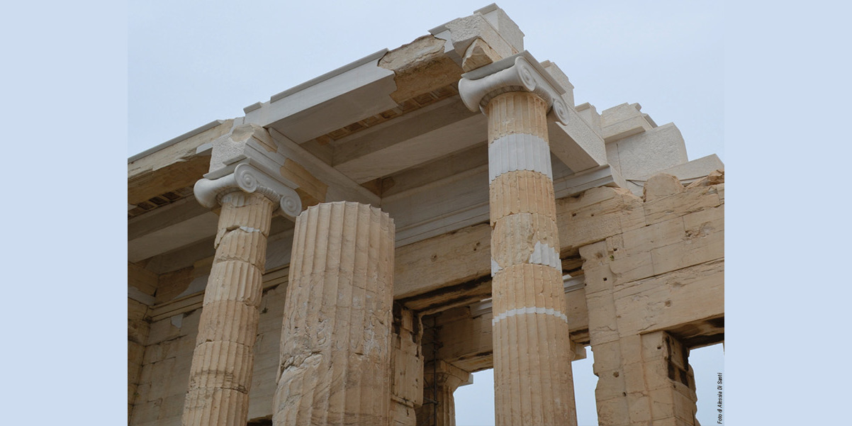 Mnesikles, a “modernist” in Antiquity