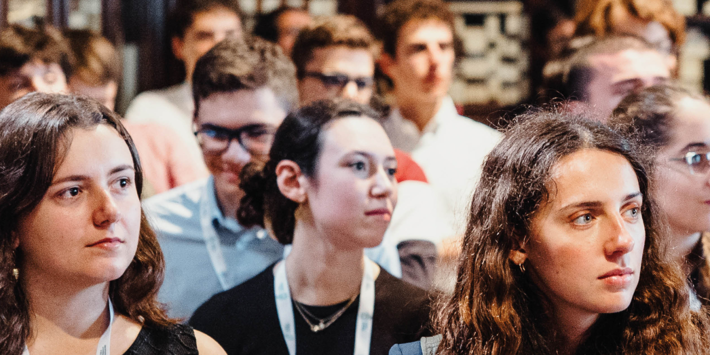 allieve e allievi durante la cerimonia consegna diplomi