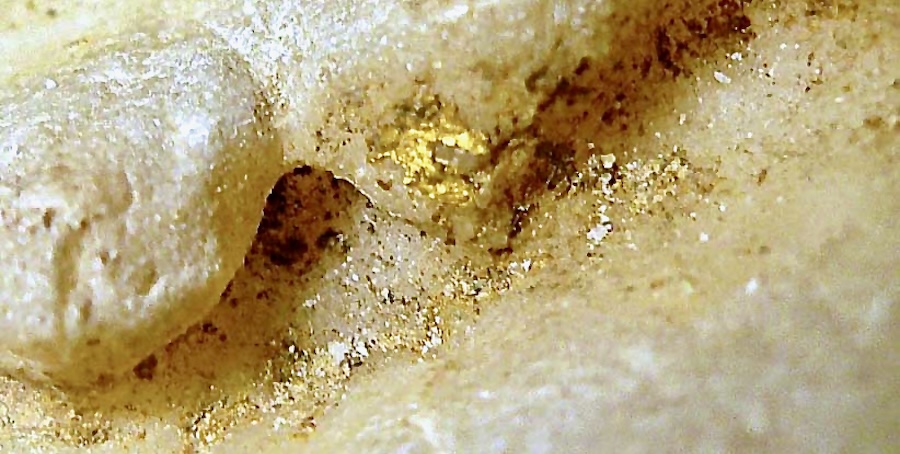 Tracce di doratura su marmo. © Gabinetto fotografico - Gallerie degli Uffizi