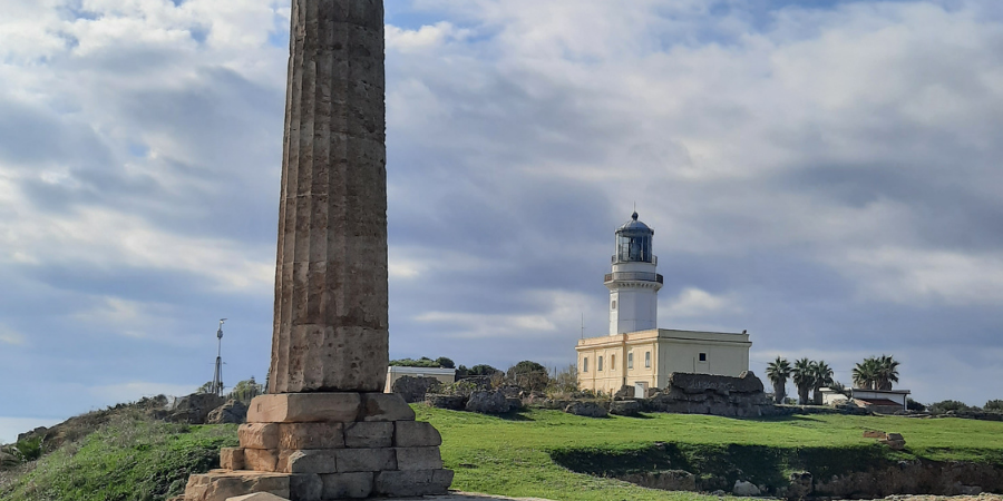 Il santuario di Hera Lacinia a Capocolonna di Crotone:  architetture, culti e traffici marittimi